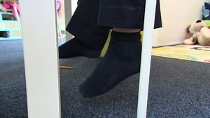 School adopts 'no shoes' policy to improve concentration