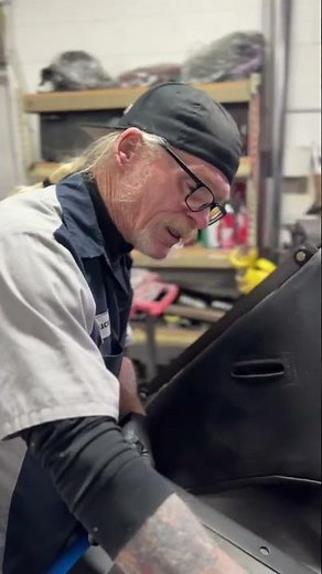 Installing Corbeau Seats in a Classic Ford Bronco at Dusty Broncos! 🚙💺
