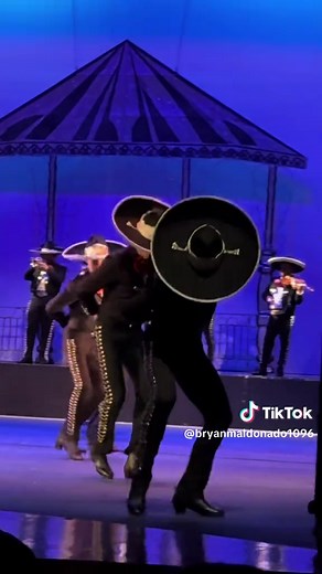 Portar el traje charro: una tradición mexicana