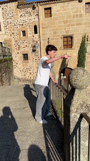 Antonio Recio invade Gibraltar: Impuestos bajos