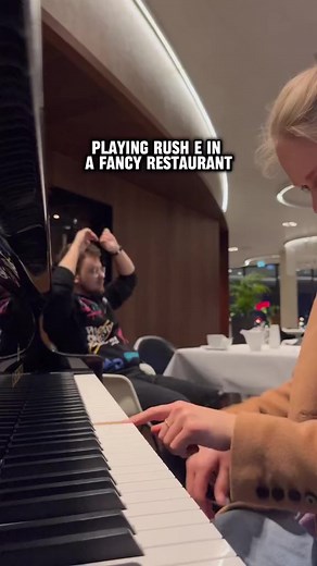 Do you also like controversy?😎 #rushe #rapid #pianodasha #question #pianoduet #music #carolofthebells #piano #class #mallards #Christmas #einaudi | Dasha Shpringer