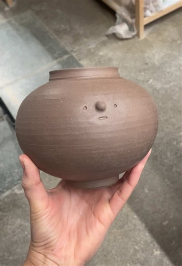 making more planters 👁️👃🏼👁️ #pottery #ceramic #potterytiktok