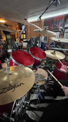 just working on going into and out of fast double bass #drums #snare | Playing Drums