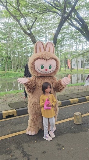 🔥Labubu foto bersama penggemarnya🔥