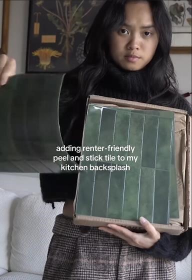 Peel and stick tiles from The Smart Tiles | Easy renter-friendly kitchen backsplash DIY