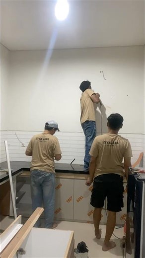 Proses pelubangan untuk pemasangan brakbet kabinet kitchenset atas #ziyajayafurniture