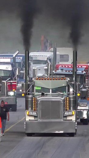 Coal Rollin Peterbilt Behemoth #semi #semidrags #peterbilt #diesel .....................#followers #photographer #photography #photoshoot #bestphotochallenge 🤗😍💞 | Asabella Starr