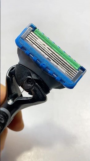 How to Quickly Clean Hair from a Razor | Easy and Effective Shaving Hacks