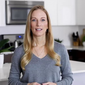 70K views · 1.1K reactions | Oat milk! It's time to make a batch for the week. :) Recipe: https://downshiftology.com/recipes/how-to-make-oat-milk/ | Downshiftology | Facebook