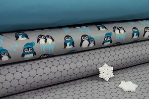 11K views · 174 reactions |  Passend zum Schmuddelwetter- Wetterfeste Softshell's  https://www.naehstoffreich.de/navi.php?qs=softshell toller, weicher Softshell, mit unifarbener Fleece-Innenseite. Wasserabweisend und windundurchlässig. Atmungsaktiv! Und unser Hochwertiger atmungsaktiver Funktions-Fleece. Die Motive sind reflektierend im Dunkeln. Ideal für alle Herbst- und Winter- Jackenprojekte. | Stoffe by Dani & Edi | Facebook