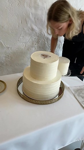 Hochzeitstorte aufbauen: Tipps und Zubehör