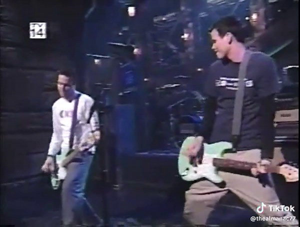 SNL Host Jamie Foxx, Musical Guest Blink 182 January 8, 2000#snl #snlmusicalguest #universalplus #universalplusafrica #universalpluslatinoamerica #malaysiatiktok #2000kids #2000s #2000smusic #philippinestiktok #tiktokindia #tiktkokphilippines #tiktokaustralia #fyp #tiktokbrasil #thealmanac77 #saturdaynightlive #fypviral #snlseason25 #blink182