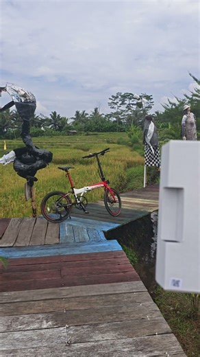 What's included in the DJI Neo 2 Fly More Combo box?