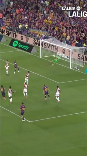 Lamine Yamal is MADNESS 🤯 #LaLigaHighlights #fcbarcelona #shorts