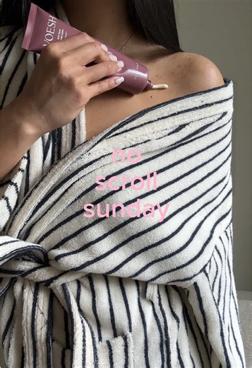 my no scroll sunday ritual with @VOESH 🫧🤍 #VoeshPartner #GlassSkinBodyCare