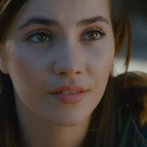 Selim hará lo que sea por conquistar el corazón de #Cennet ❤️ ¿Qué le dirías después de este hermoso discurso lleno de amor? ❤️🔥❤️ Esta historia se pondrá cada día mejor. No te la pierdas todos los días a las 8/7C por Telemundo. | Telemundo