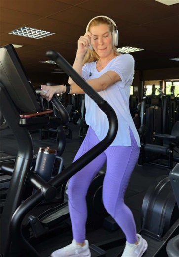 Foi aqui que pediram o treino de inferiores da mami? 👀 BORAAAA com @Topway