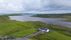 “A great foundation in coding.” That’s how Ailish, a teacher at Barnatra NS, described what events like this mean for her students. In May, Foróige and Microsoft Ireland joined forces to bring The Dream Space Showcase to Áras Inis Gluaire in Belmullet, giving young people from Mayo and surrounding areas the chance to show how creativity, coding and collaboration can tackle real-world challenges. Through the Foróige Go programme and Dream Space STEM learning resources, students created tech-based