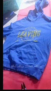 5.1K reactions · 252 shares | Cách sứa áo Hoodie thành áo khoác. #meomayva Các bạn thấy hay thì chia sẻ video nhé. | Nhà May Trịnh Thêm | Facebook
