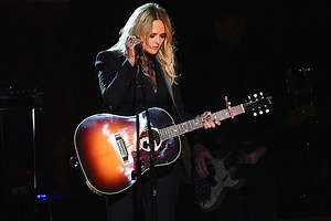 Miranda Lambert Performs 'Vice' at 2016 CMA Awards