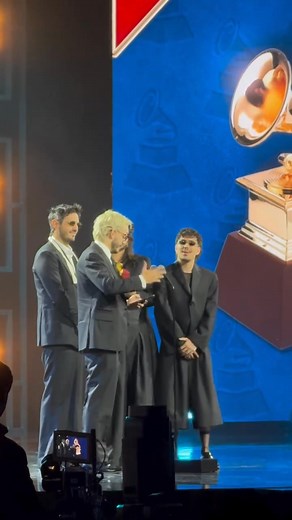 178K views · 10K reactions | POR FINN MORAT GANO UN GRAMMY!!!!!  | Elsa | Facebook