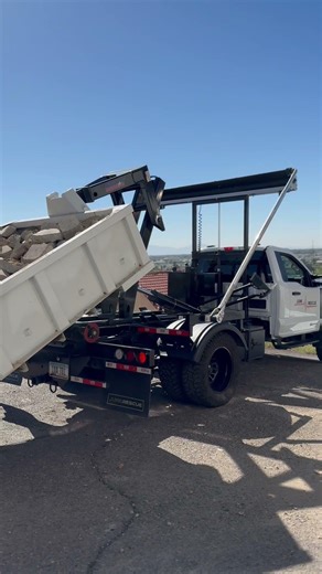 Steep Driveway 5-Yard Dumpster Swap – Ford F-600 Hooklift in Action!