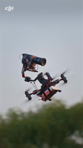 Would you run this setup on your next shoot?✨🤔️ The camera may move, but your story stays right on track. With DJI Transmission, every frame lands exactly where you want it—smooth, precise, and perfectly timed. 🎥: BEST-FPV #DJI #DJIRonin #DJITransmission #RS4Pro #RemoteControl #Videography | DJI