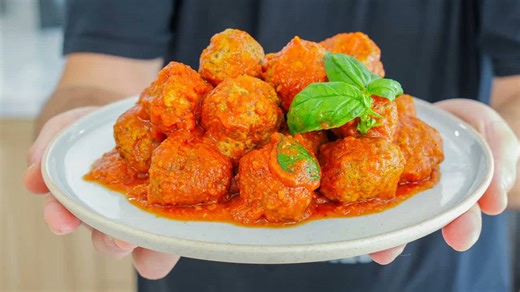 Texture matters more than size – the method behind authentic Italian meatballs