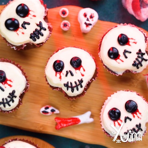 These haunting Skeleton Cupcake are perfect for Halloween night, bringing scary vibes and sweet surprises to your spooky celebration🧁 Recipe* in the comment section! #tasty #homemade #skeleton #Halloween #creamy #cake | Yum