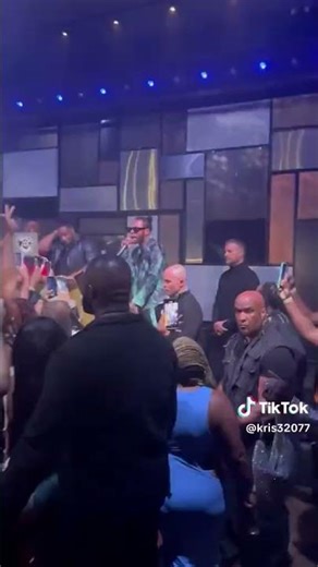 Dexta Daps Turns Up the Crowd with an Unforgettable Live Performance! 🔥🎤