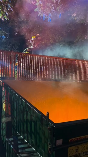 E303 extinguishing a dumpster fire on SE Chestnut St in Milwaukie last night around 11 pm. Fire was contained to the dumpster. No injuries were reported. | Clackamas Fire