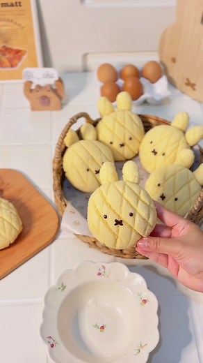 Delicious Melon-Pan Recipe for Home Baking Fun