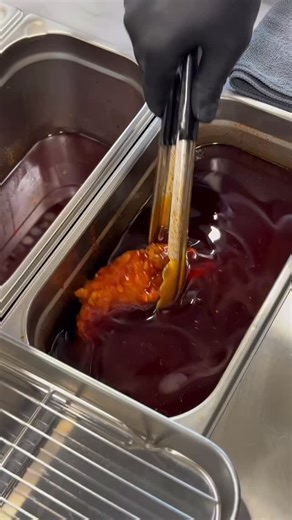 26K views · 1K reactions | Tohle je repost na @centraal_fried_chicken na adrese Rašínovo nábřeží 388/48, Praha #food #praha #jídlo #restaurace #bistro #fastfood | Adam Rundus | Facebook