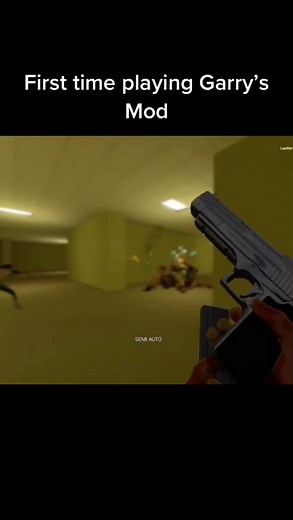 Exploring Garry's Mod for the First Time - Backrooms Adventure