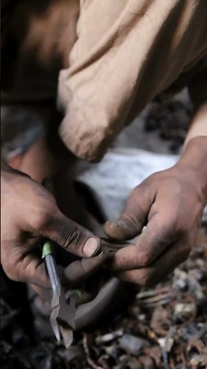 Scrapping a Small Capacitor | How to Open a Capacitor for Recycling ♻️ 𝐂𝐘 𝐓𝐞𝐜𝐡 #CapacitorScrap