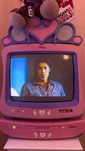 14K views · 105 reactions | Watch the Hannah Montana movie with me! - - - #hannahmontana #mileycyrus #mileystewart #disneychannel #2000snostalgia #2000s #y2k #nostalgic #nostalgia #2000saesthetics #2000skids | Arianna Nicole D'Angelo | Facebook