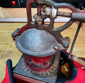 Restoration of a very old coffee grinder From 1855 In this video you will see the restoration of a very old coffee grinder, dating from the 1855s where these cast iron grinders began to be manufactured. History : 1810 The starting gun for the industrial vocation of the PEUGEOT family Kicking off the industrial vocation of the PEUGEOT family - Peugeot Saveurs The two older brothers, Jean Pierre and Jean Frédéric Peugeot, transform the Sous-Cratet (Doubs) mill, inherited from their miller ancestor