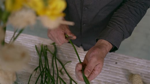 5.3K views · 351 reactions | weekend inspiration, 2 creations with Freesia Flowers, using som cool materials and techniques... which one do you like best? 1 or 2? We are curious.... Inspire yourself and others and have a great weekend! | We all are the FlowerFactor. | Facebook