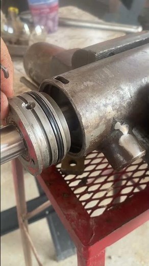 International Harvester / Case International, Tractor Steering Cylinder. 1066,1466, 1468, 1566, 1568