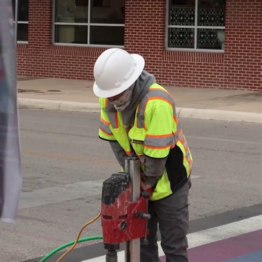 Reminder that while conservative snowflakes got rid of the rainbow crosswalk, San Antonio revived the colors onto the sidewalk.