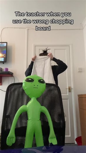 The teacher when you use the wrong chopping board #teacherpov #teacher #pov #alien