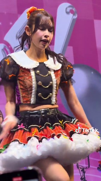 ハロウィンでの神々しいダンスパフォーマンス