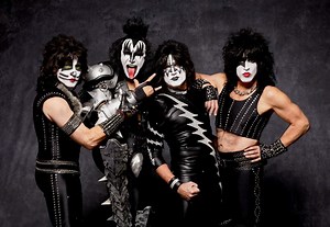 Famous musicians with Hungarian roots: Gene Simmons (Kiss), Suzi Quatro, Mariska Veres, Alanis Morissette and Joe Muranyi