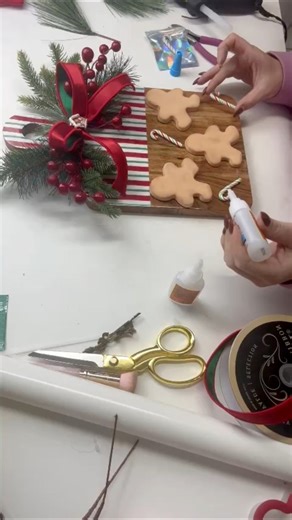 Let’s transform this hobby lobby cutting board | GNG Holiday Decor