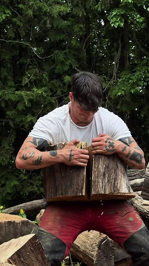 maaxgiese (@maaxgiese)’s video of wood chopping