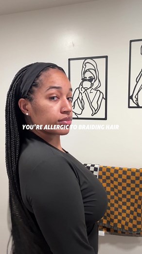 Sis, you might not be tender headed… you might just be allergic to braiding hair 🤔 if you know you’re tender headed then don’t mind this, but if you believe you may be allergic to braiding hair AND tender headed, let’s figure it out together. It’s possible to be both btw Most synthetic braiding hair (like X-Pression, RastAfri, EZ Braid, etc.) is made from a fiber called Kanekalon. Kanekalon is usually coated with chemicals 🧪 like an Alkaline coating that’s used to make the fibers heat resistan
