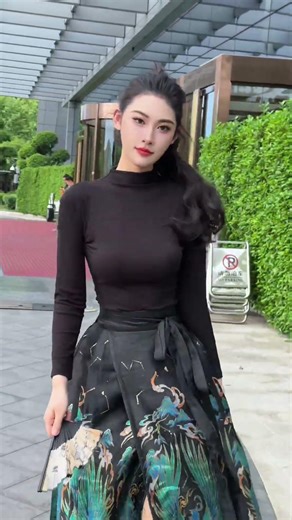风华正茂，当然要落落大方 #国风古韵#美腿玉足 #美腿#大长腿美女#模特#streetfashion #subscribe#asiangirl #beauty #chinesegirl #girl
