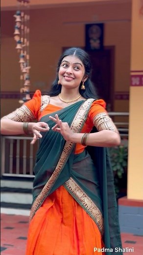 Niranazhiponnin | Vallyettan | Dance Cover | Padma Shalini