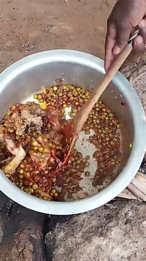 African Village Mum Preparing Jollof rice For Dinner For The Family #shortsfeed #jollofricerecipe