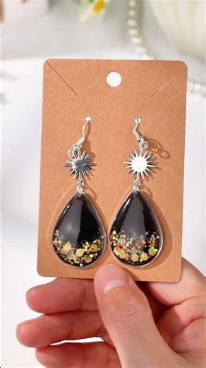 Let's Resin All-in-one UV Jewelry Making Kit #letsresin #diy #resinjewelry #uvresinart